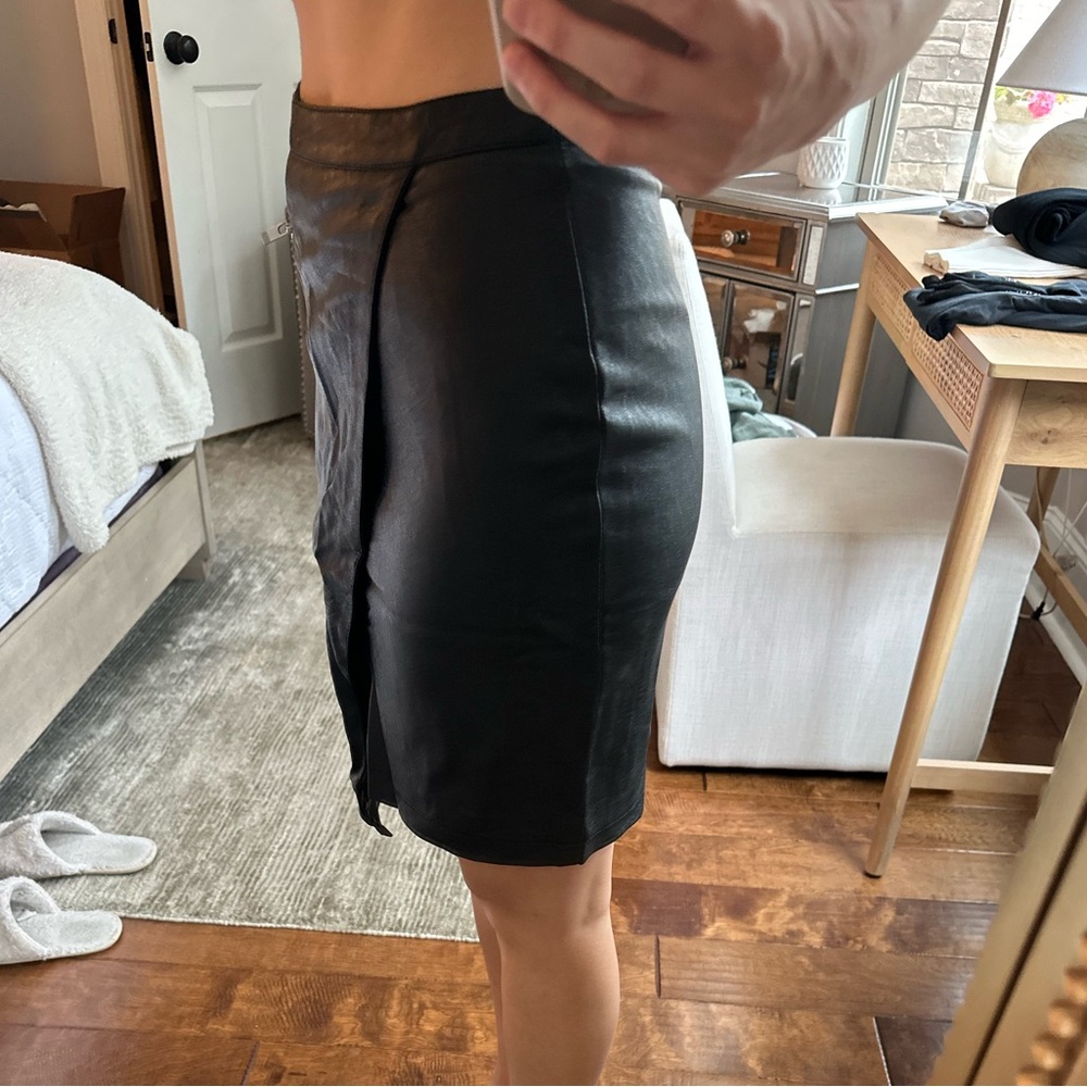 Leather like‎ mini skirt - Picture 4 of 6